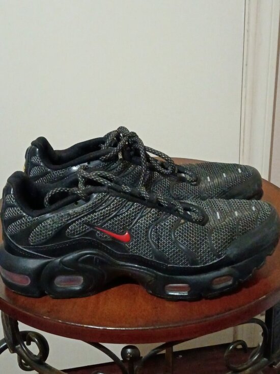 Nike Other - Nike Air Max Plus Synthetic Low Top Sneakers Black/Red Lace-Up Kids 6Y